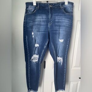NWOT Women’s Kan Can Distressed Jeans 
Size 20